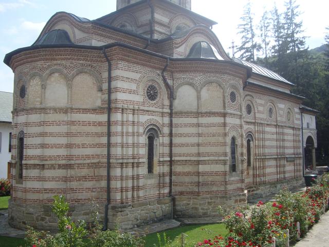 Biserica Sfânta Treime a Mănăstirii Cozia, arhitectură din secolul XIV