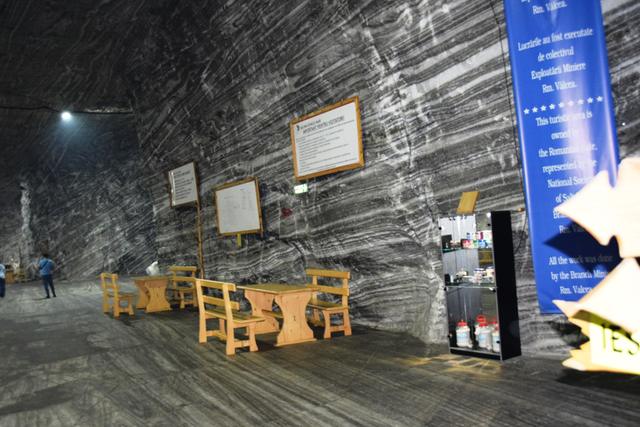 Spațiul expozițional din interiorul salinei Ocnele Mari