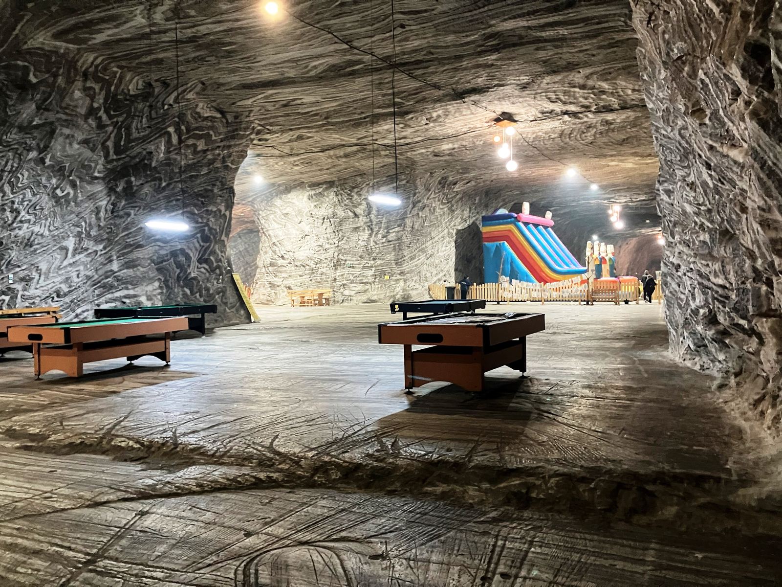 Sala mare a Salinei Ocnele Mari, la 200 de metri sub pământ