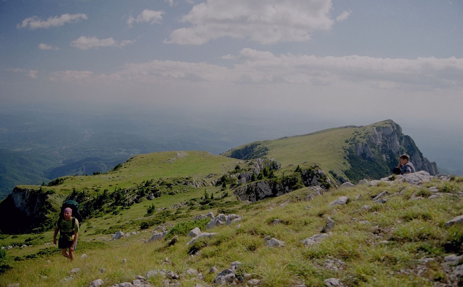 Creasta Buila-Vânturarița văzută de pe traseul de drumeție